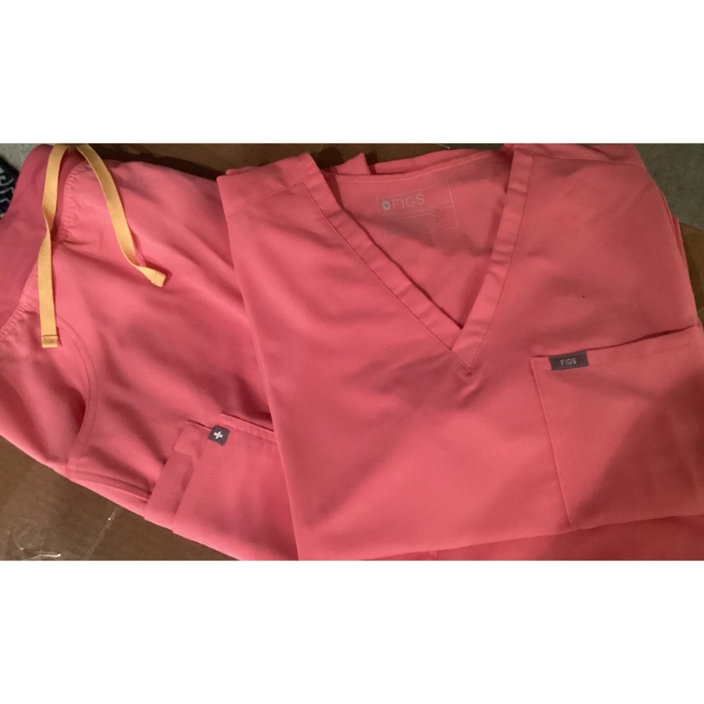 FIGS  limited edition NEON PINK Kade and Catrina scrub set in XXL